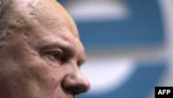 Геннадий Зюганов и его сторонники категорически не согласны с этими цифрами и намерены через суд добиваться отмены результатов выборов в Госдуму