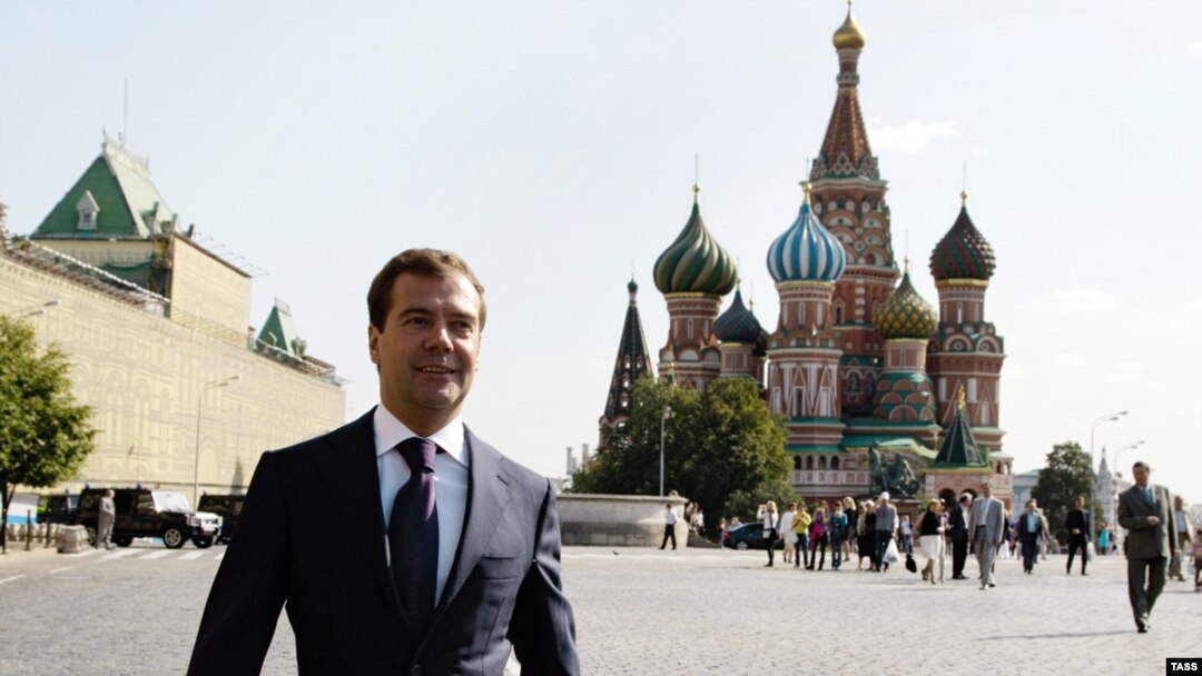 Президент РФ Дмитрий Медведев не обещает прямых выборов в губернаторы 100 лет