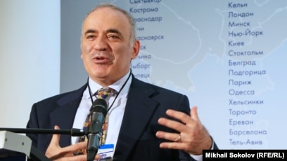 Kasparov rejoins rank and file after failed bid to head chess federation, Chess