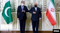 دیدار شاه محمود قریشی، وزیر خارجه پاکستان (چپ) با محمدجواد ظریف، وزیر خارجه ایران در تهران