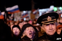 Увечері 16 березня 2014 року на площі Леніна в Сімферополі зібралися прихильники Росії в Криму, щоб відсвяткувати перемогу