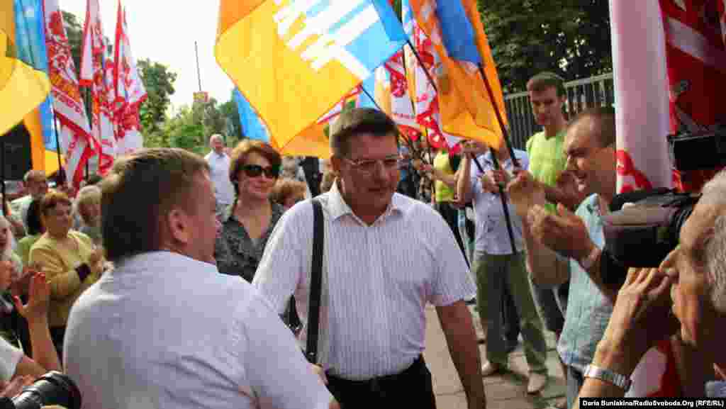 Сергій Одарич серед своїх прихильників, Черкаси, 23 травня 2013 року