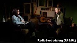 «Діло в тому, що ліра – на ній нескладно грати. На ній просто гудіти: просто крутиш корбу, вона гудить акордом, і це вже гра, це вже звук, під який можна співати» – Тарас Козуб