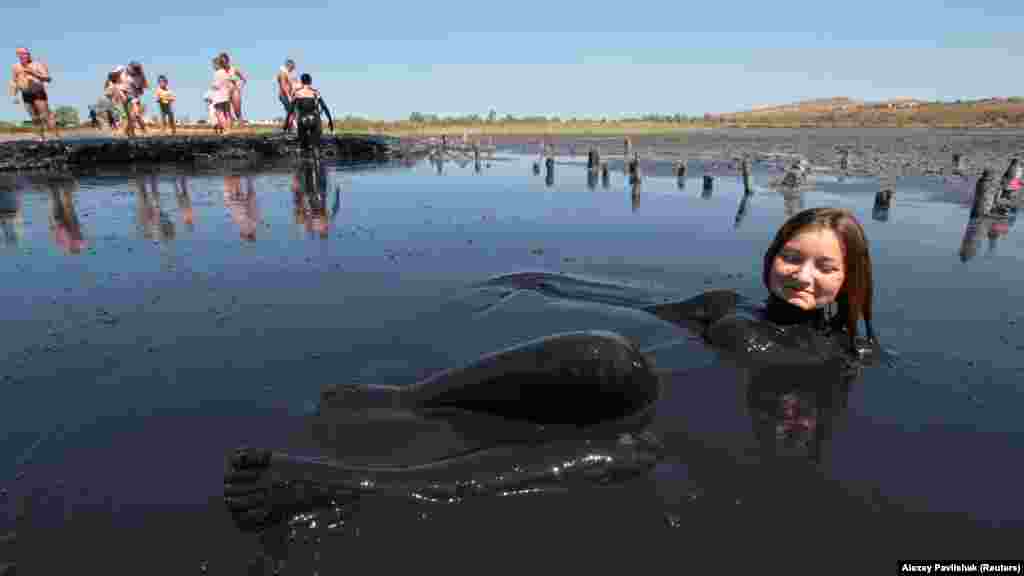 Основний вид відпочинку, заради якого відвідують озеро Чокрак, &ndash; грязьові ванни