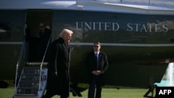 Američki predsjednik Donald Trump ulazi u Ovalni ured Bijele kuće 18. marta.