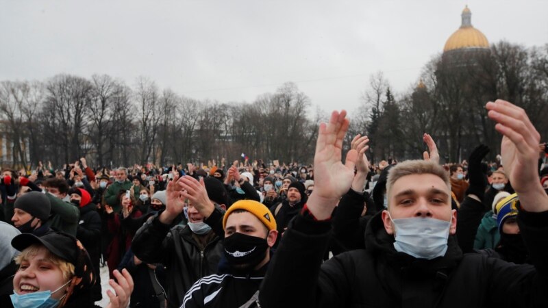 В Москве и Петербурге проходят задержания на акциях в поддержку Навального