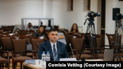 Cудья Денис Бэбэлэу во время собеседования с комиссией «vetting».