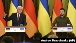 Президент України Володимир Зеленський (праворуч) і президент Німеччини Франк-Вальтер Штайнмаєр. Київ, 25 жовтня 2022 року