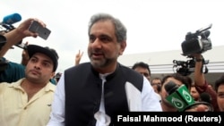 Pakistani Prime Minister Shahid Khaqan Abbasi (C) arrives at the parliament in Islamabad on August 1.