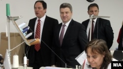 Претседателот Ѓорге Иванов во посета на текстилна фабрика во Штип на 29 февруари 2012 година.