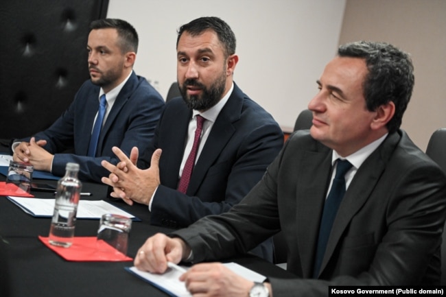 Krasniqi, së bashku me kryeministrin në detyrë të Kosovës, Albin Kurti, gjatë takimit të parë të Bordit të Përbashkët.