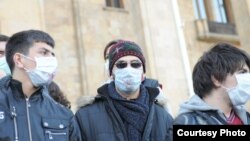 Газета “Ахали Таоба” под громким заголовком сообщает: “12-классники опять проведут акции!” (фото Левана Херхеулидзе)