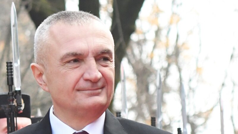 Албанскиот претседател Мета бара итен политички дијалог