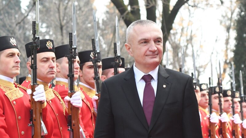Shqipëri: Presidenti Meta kërkon strategji të re për COVID-19