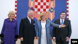 Şahzadə Charles (soldan ikinci) və Xorvatiya prezidenti Kolinda Grabar-Kitarovic (sağdan 2-ci)