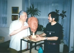 Чыңгыз Айтматов (1928--2008) менен Ибрагим Бакиров. Брүссел ш.
