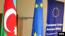 Avropa İttifaqı və Azərbaycanın bayraqları