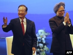 Вэнь Цзябао и Манмохан Сингх на встрече в Дели