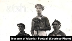 Loro Boriçi ngre kupën e fituesit në Ballkaniadën e vitit 1946. Ai ka qenë një nga futbollistët më të mirë. Stadiumi i Shkodrës mban emrin e tij.