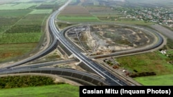 Nodul rutier de la Focșani, de pe autostrada Moldovei, A7 Ploiești-Pașcani-Siret (care are peste 100 de kilometri deschiși în prezent). Autoritățile din Transporturi estimează că pe întrega rută Ploiești - Pașcani se va putea circula la final de 2025.