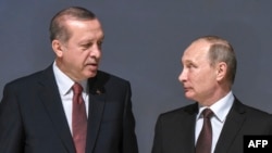 Russian President Vladimir Putin (right) and Turkish President Recep Tayyip Erdogan (file photo)