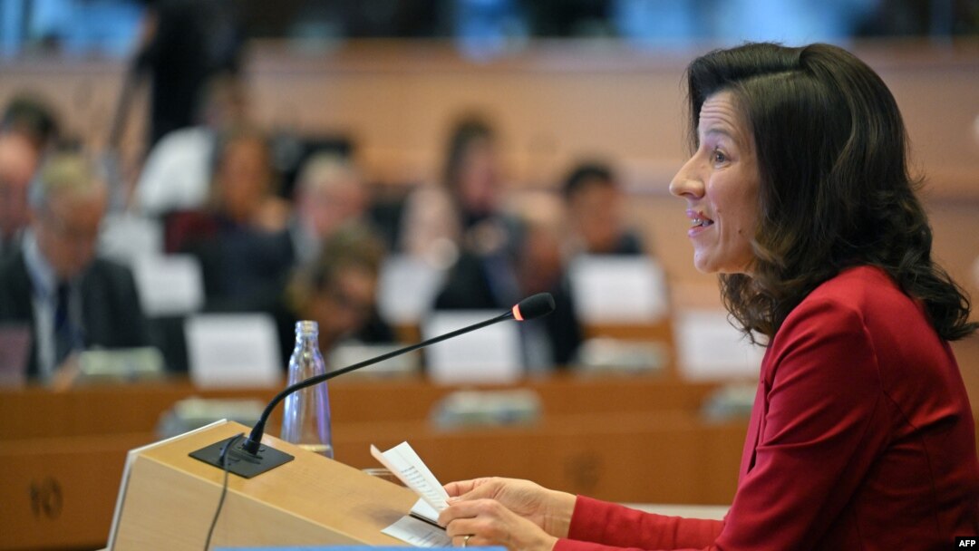 Roxana Mînzatu, propunerea României pentru funcția de comisar european, a fost audiată marți de aleșii de la Bruxelles. Ea a vorbit despre îmbunătățirea programelor existente, însă nu a putut evita subiectul extinderii casei sale din Brașov.