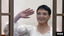 Надежда Савченко во время рассмотрения дела в Донецком городском суде Ростовской области