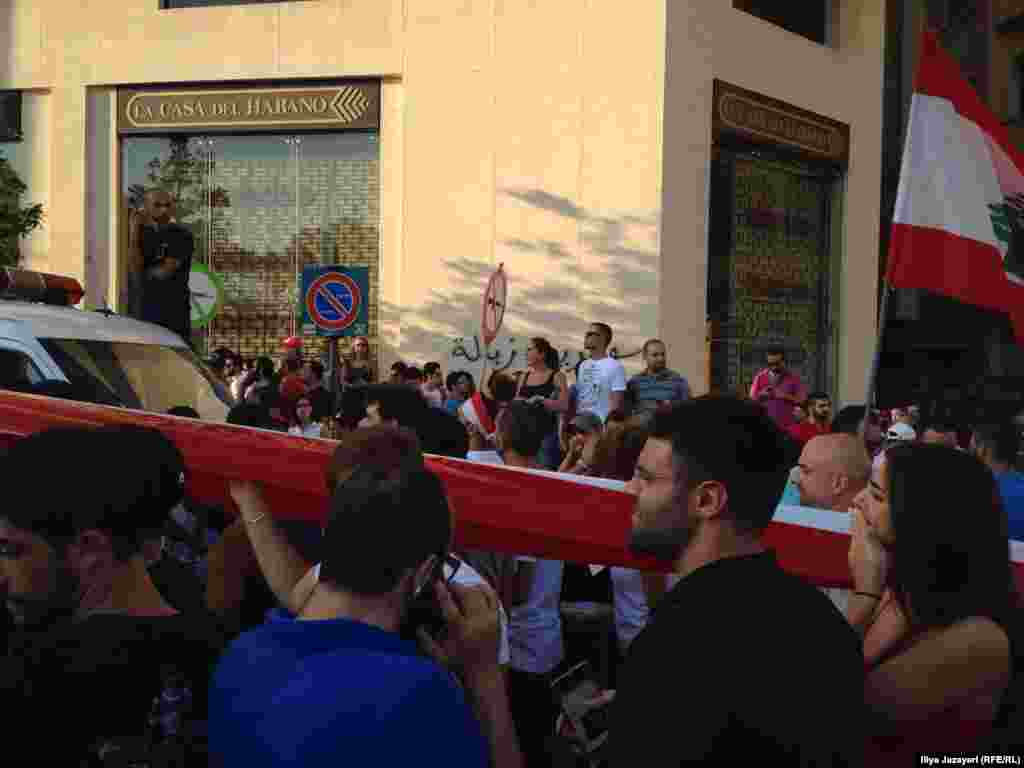 Lebanon -- Lebanon protests against Beirut government over rubbish dispute. August 23, 2015