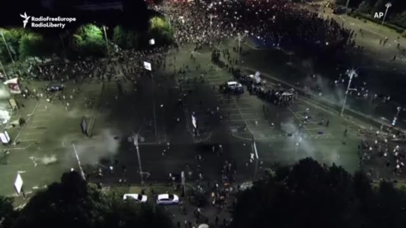PSD: jandarmeria a acționat „legitim și legal” pentru a-i împiedica pe protestatari să pătrundă în Palatul Victoria (VIDEO)