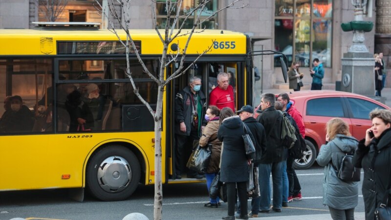 Киев введет спецпропуска на общественный транспорт – мэр 