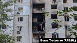 Многоэтажный дом, поврежденный в результате российской атаки, Киев, Украина, 25 сентября 2026 года