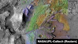 Krater Jezero na Marsu: ušće koje je napravila voda i sedimentacija prikazani na fotografiji sa 'lažnom' bojom