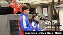 Участники российских студенческих отрядов Крыма во время акции «Десант Победы» в Симферополе, март 2026 года