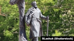 Язэп Даздовіч. Помнік у Менску