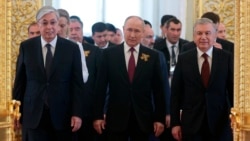 Kazakh President Qasym-Zhomart Toqaev (left to right), Russian President Vladimir Putin, and Uzbek President Shavkat Mirziyoev arrive for a working breakfast of the leaders of the Commonwealth of Independent States in Moscow in May 2023.