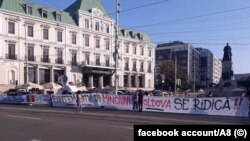 Un protest la Iași al organizațiilor civice care militează pentru construirea unei autostrăzi care să lege Moldova de restul țării