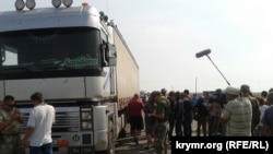 Блокада Криму на пунктах в'їзду-виїзду «Чаплинка» і «Каланчак» триває, 21 вересня 2015 року