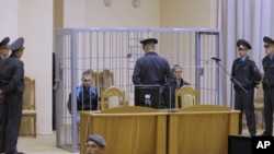 Дмитрий Коновалов и Владислав Ковалев в зале суда