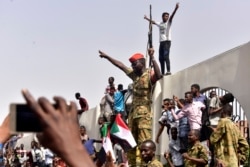 Апрель 2019 года, жители столицы Судана, Хартума, праздную свержение Омара аль-Башира в результате военного переворота
