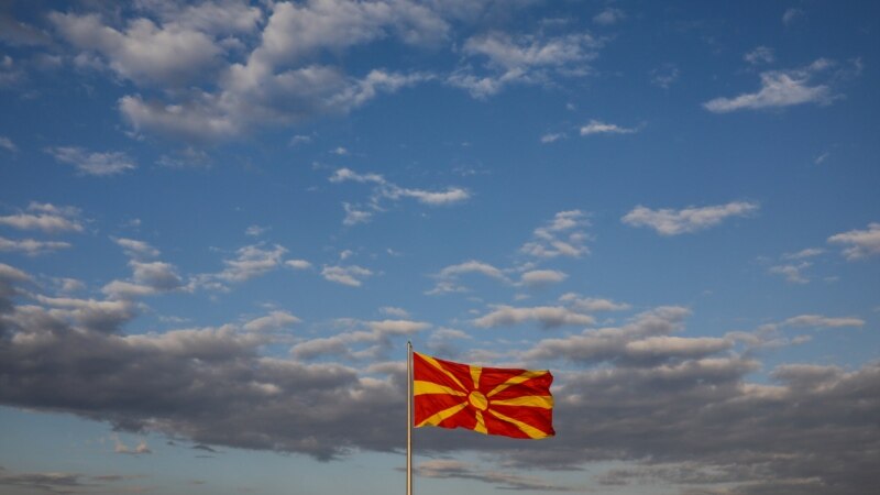Maqedoni: Policia mbron deputetët që votuan pro ndryshimeve kushtetuese