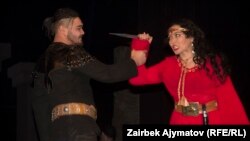 Рустамга ашык болгон ханайым анын Тумар ханышага барышына каршы эле