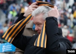 Moscow Mayor Sergei Sobyanin wearing a St. George scarf