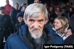Jurij Dmitrijev a sajtónak beszél azután, hogy gyerekpornográfia készítése miatt 2018. április 5-én elítélték. Dmitrijev a Memorial jogvédő szervezet helyi ágának vezetője volt