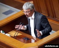 Олександр Ткаченко, народний депутат від під партії «Слуга народу» під час засідання парламенту (архівне фото)