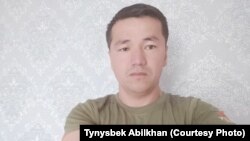 Қазақстанға Қытайдан көшіп келген этникалық қазақ Тынысбек Әбілхан. Жеке архивіндегі суреті.