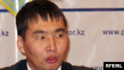 Қазақстан бас прокуратурасының ресми өкілі Нұрдәулет Сүйіндіков. Астана, 10 желтоқсан 2009 жыл.