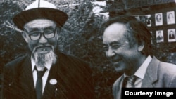 Жусуп Мамай (солдо) менен Кеңеш Жусупов. 1989-жылдын май айы.