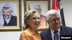 Хиллари Клинтон пытается убедить Махмуда Аббаса не выходить из переговоров всеми дипломатическими способами