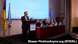 Türkiyeniñ Ukraina elçisi Yönet Can Tezel Kyivdeki Qurultay delegatlarınıñ konferentsiyasında