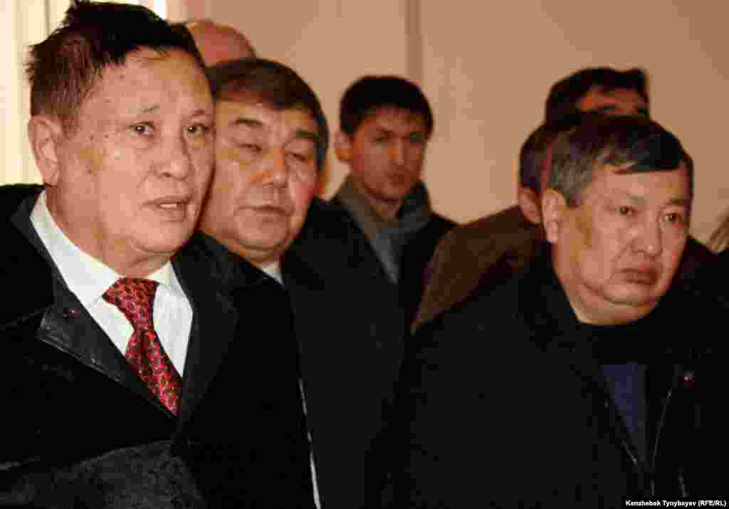 Гүлнар Дулатовамен қоштасу рәсіміне бірқатар ақын-жазушылар қатысты. Алматы, 20 ақпан 2013 ж.